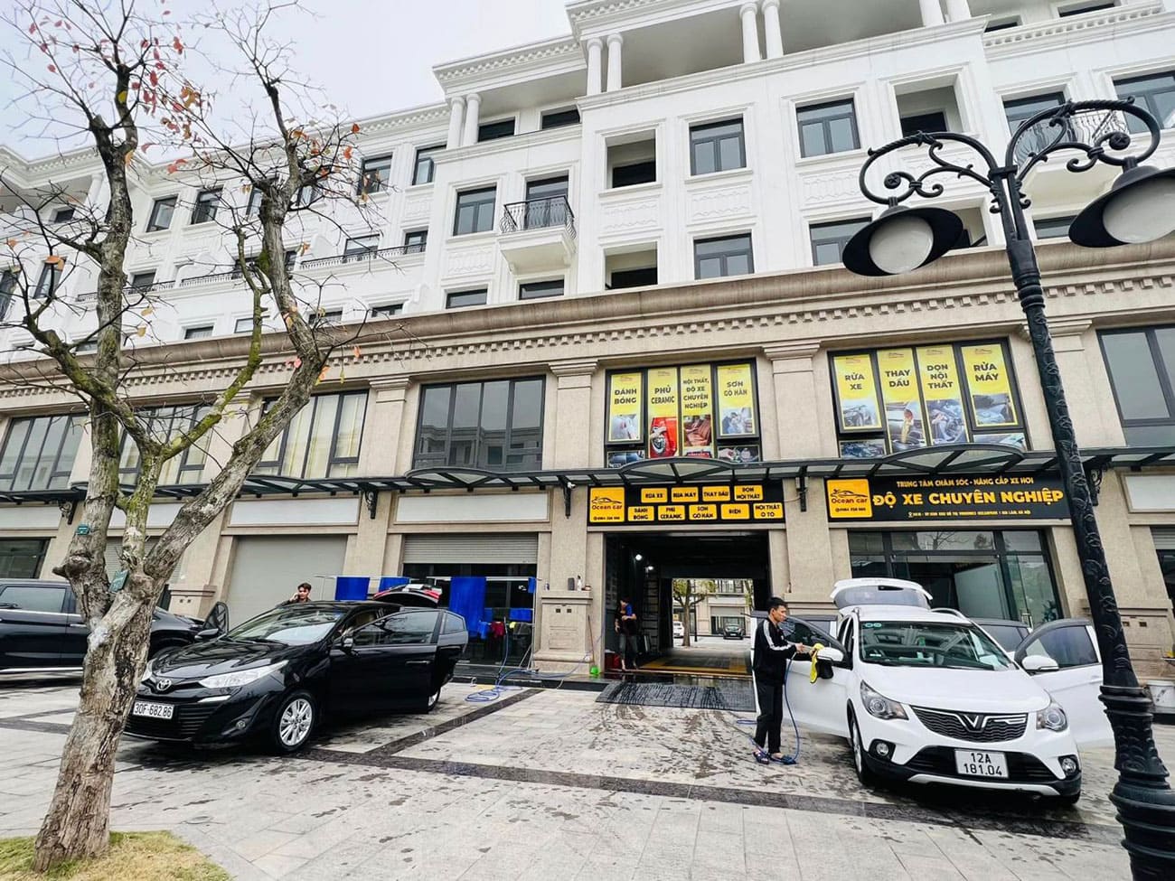Dịch vụ rửa xe cạnh nhà xe Vin Bus.