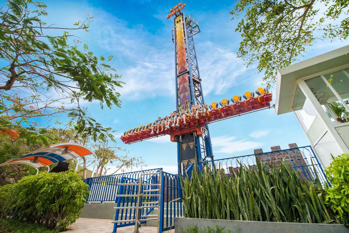 Một trò chơi cảm giác mạnh do VinWonders vận hành tại Mega Grand World.