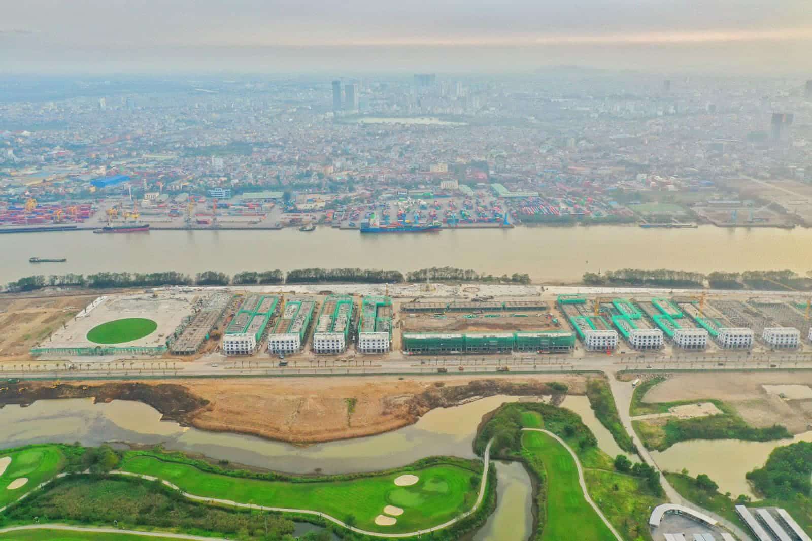 Hình ảnh tiến độ xây dựng dự án Vinhomes Royal Island vào tháng 03 năm 2024.